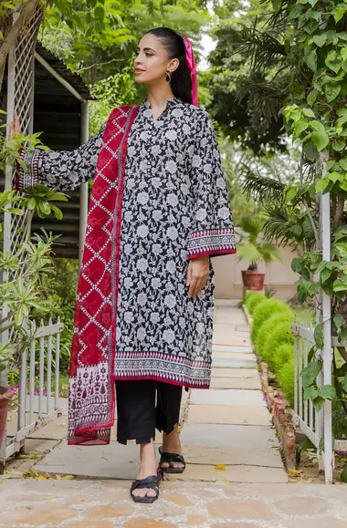 Printed Khaddar Shirt Printed Lawn Dupatta by GUL AHMED, Black