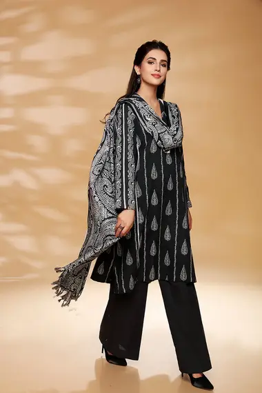 Printed Khaddar Shirt And Dupatta by NISHAT, Black