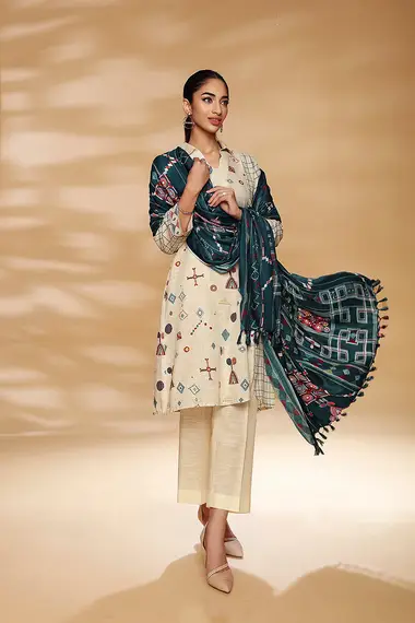 Printed Khaddar Shirt And Dupatta by NISHAT, Bisque